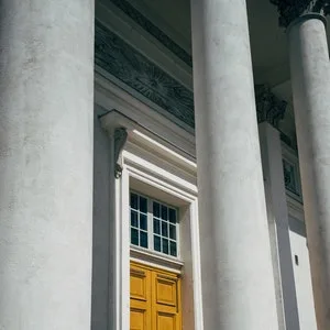 Suomen varapresidentti tuuraa presidenttiä